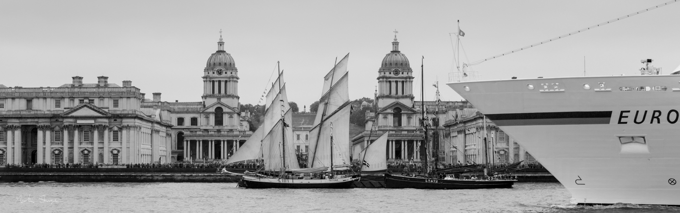 Brexit allegory (monochrome)